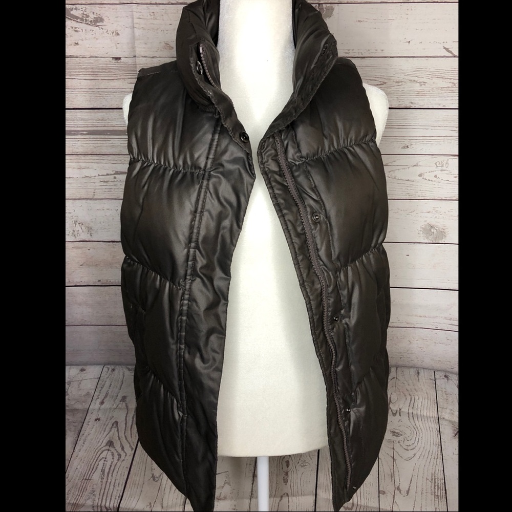 GAP puffer vest, chocolate brown. Size M!